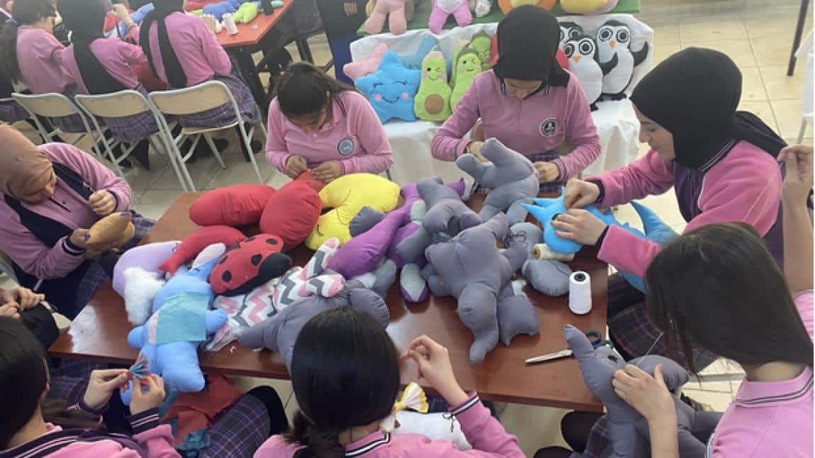 Öğrencilerimizden Depremzede Çocuklara Oyuncak